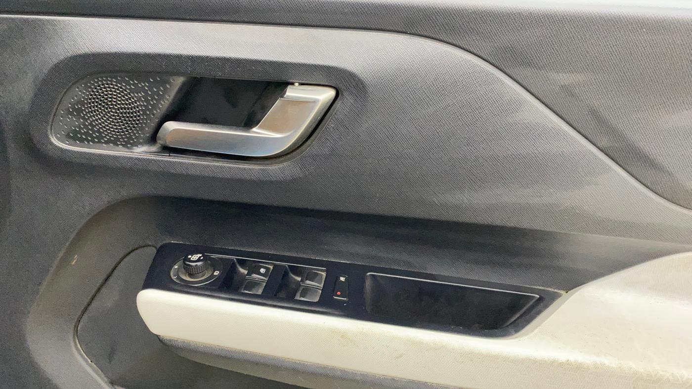 2021 Tata PUNCH CREATIVE  MT, Petrol, Manual, 65,679 km, Driver Side Door Panels Control
