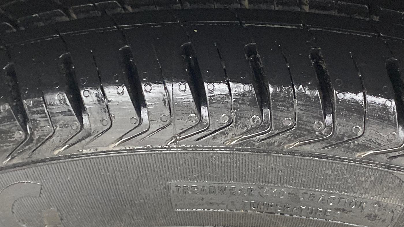 2017 Nissan Sunny XV DIESEL, Diesel, Manual, 1,18,481 km, Left Front Tyre Tread