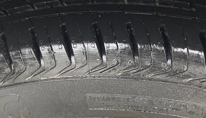 2017 Nissan Sunny XV DIESEL, Diesel, Manual, 1,18,427 km, Left Front Tyre Tread