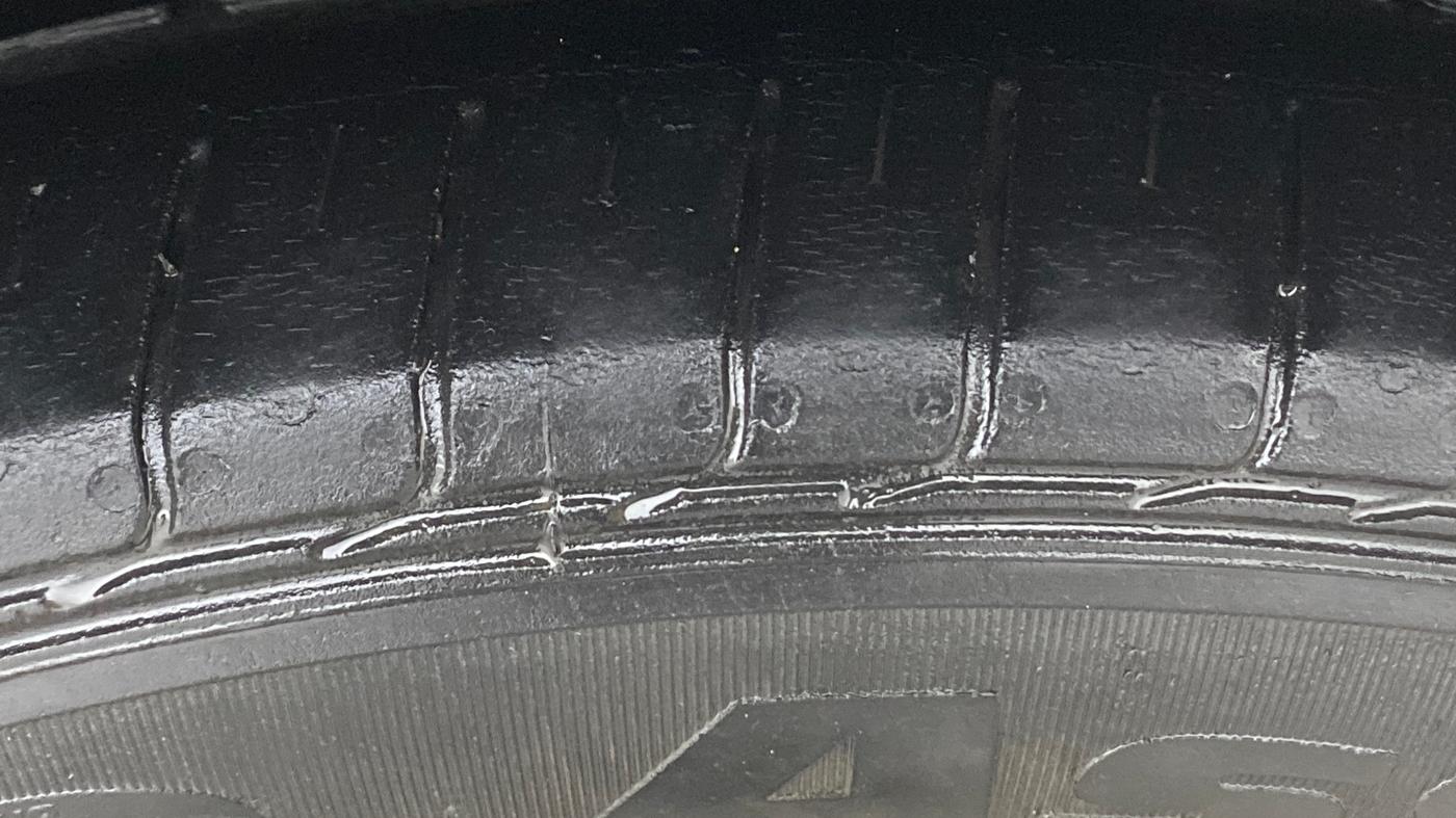 2017 Nissan Sunny XV DIESEL, Diesel, Manual, 1,18,481 km, Right Front Tyre Tread