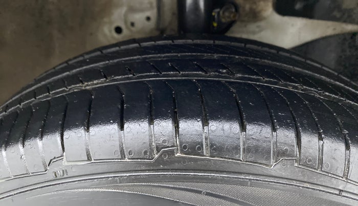 2014 Honda Brio E MT, Petrol, Manual, 62,232 km, Right Front Tyre Tread