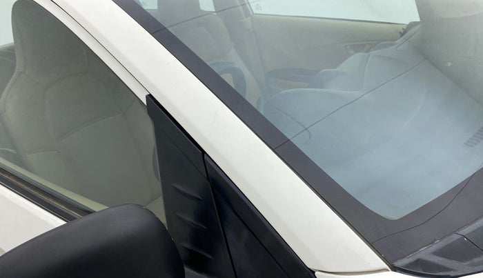 2014 Honda Brio E MT, Petrol, Manual, 62,232 km, Right A pillar - Paint is slightly faded