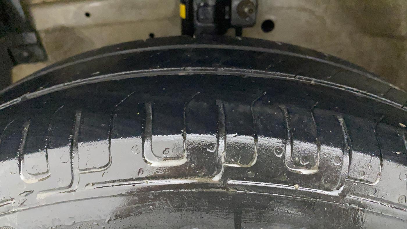 2012 Maruti Swift Dzire VDI, Diesel, Manual, 1,23,814 km, Left Front Tyre Tread