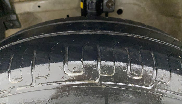 2012 Maruti Swift Dzire VDI, Diesel, Manual, 1,23,814 km, Left Front Tyre Tread