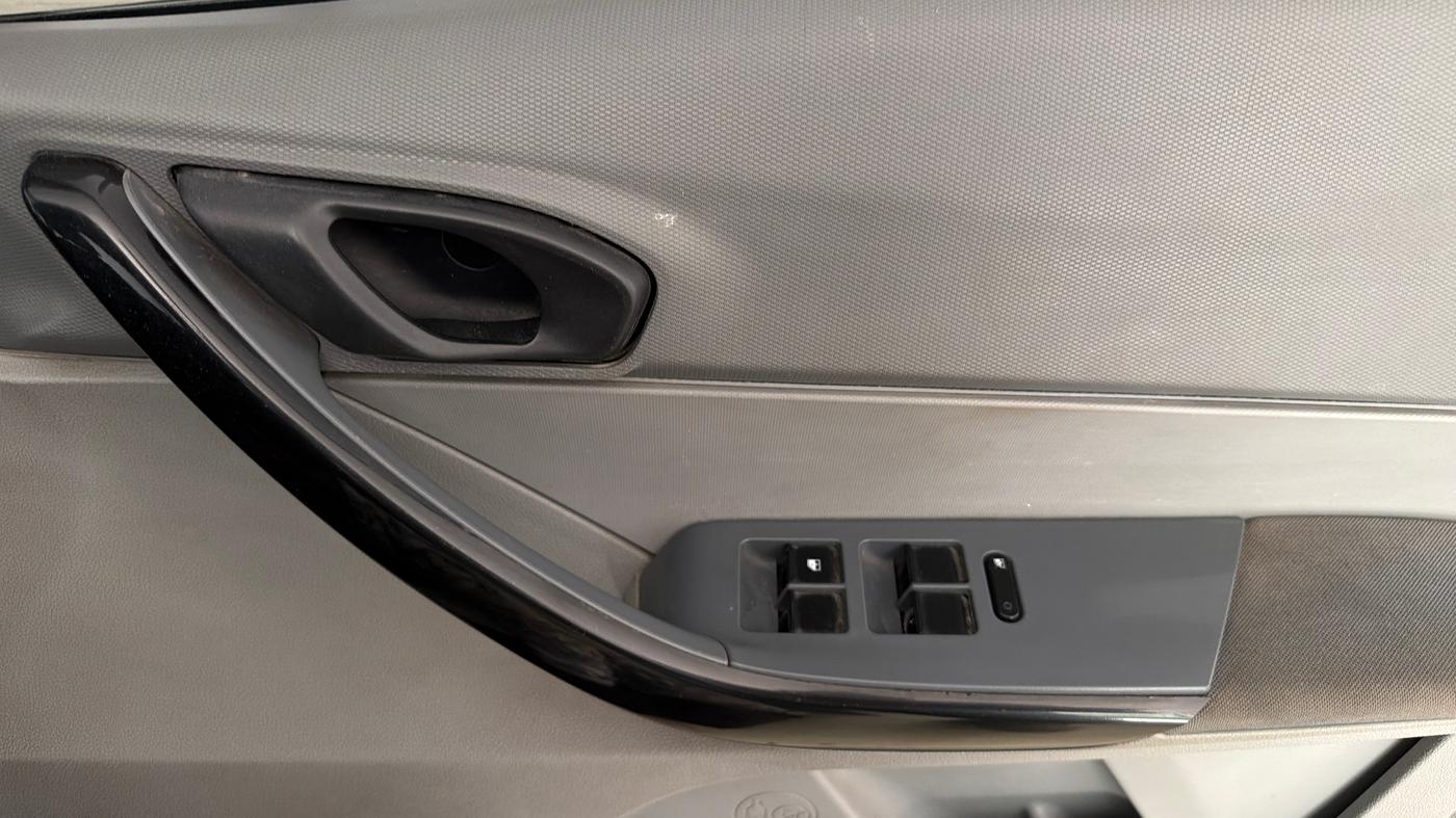 2022 Tata TIGOR XZ CNG, CNG, Manual, 71,249 km, Driver Side Door Panels Control