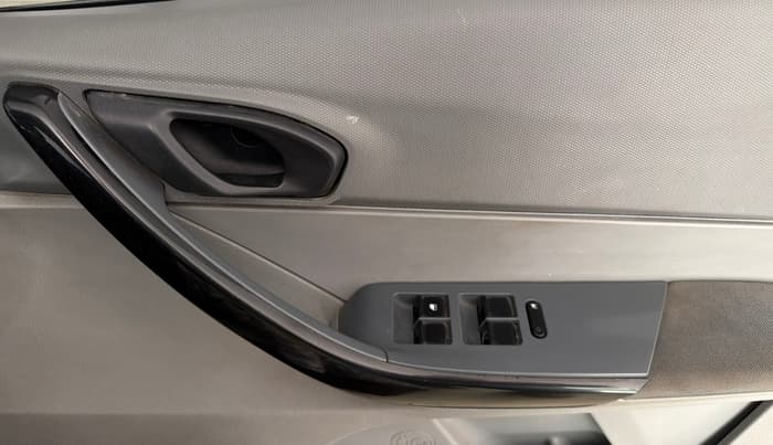 2022 Tata TIGOR XZ CNG, CNG, Manual, 71,249 km, Driver Side Door Panels Control