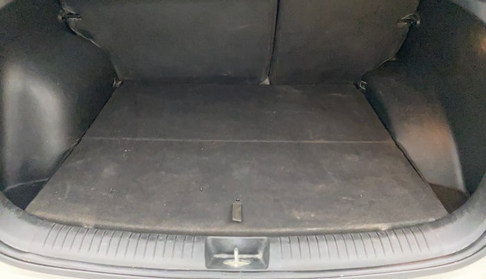2017 Hyundai Creta SX PLUS AT 1.6 PETROL, Petrol, Automatic, 95,507 km, Boot Inside