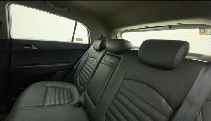 2017 Hyundai Creta SX PLUS AT 1.6 PETROL, Petrol, Automatic, 95,507 km, Right Side Rear Door Cabin
