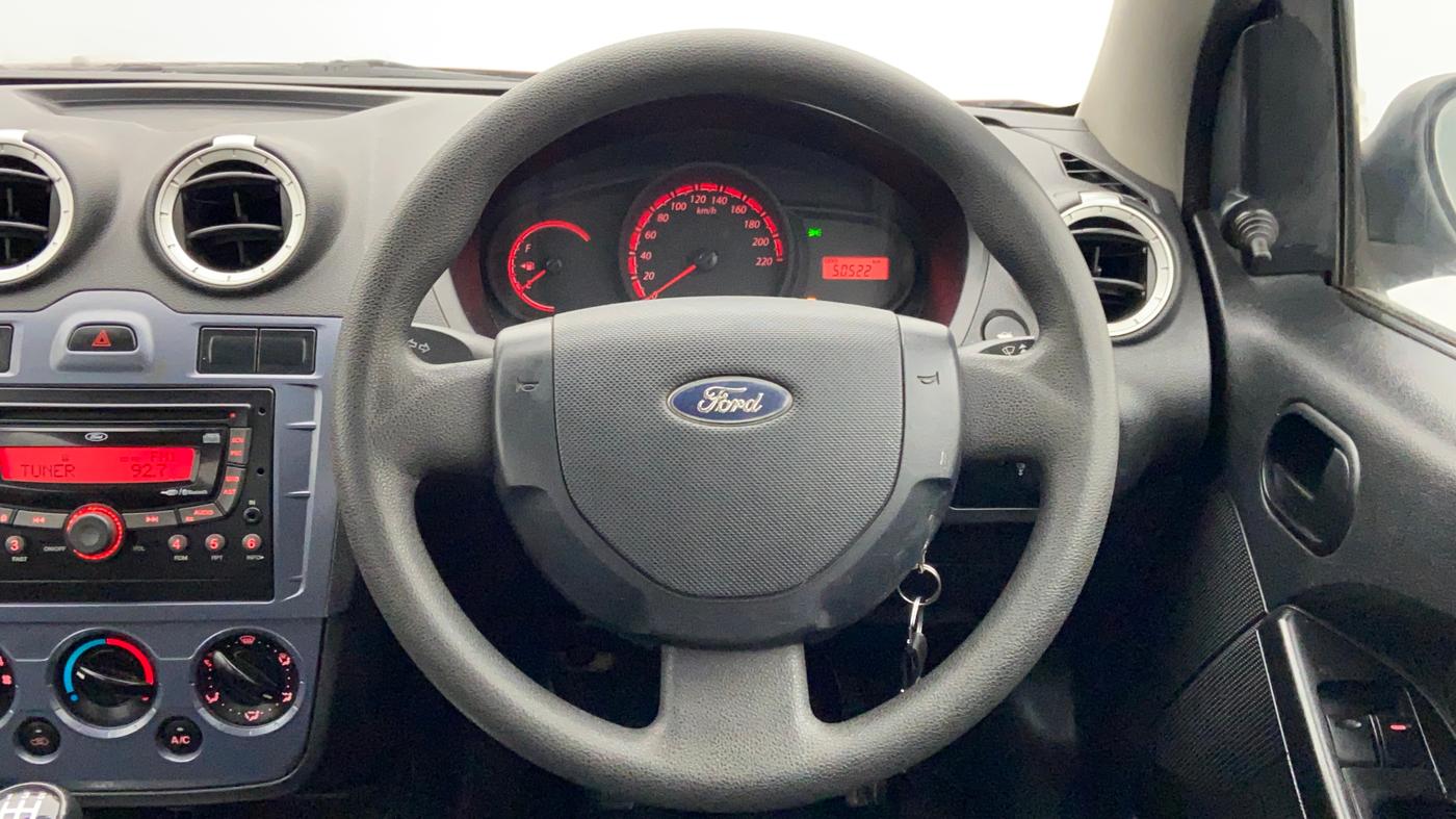 2015 Ford Figo 1.2 EXI DURATEC, Petrol, Manual, 51,114 km, Steering Wheel Close Up