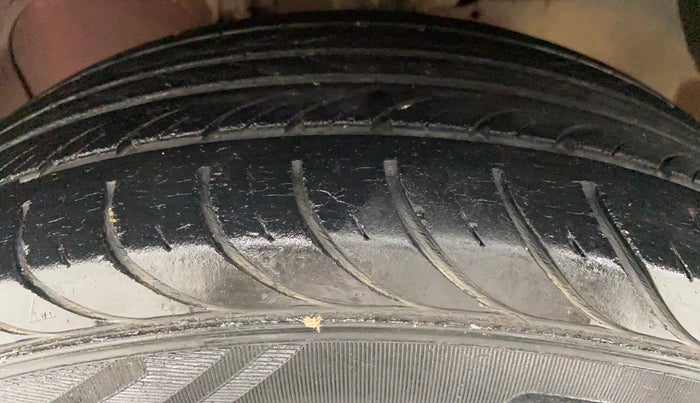 2015 Ford Figo 1.2 EXI DURATEC, Petrol, Manual, 51,114 km, Left Front Tyre Tread