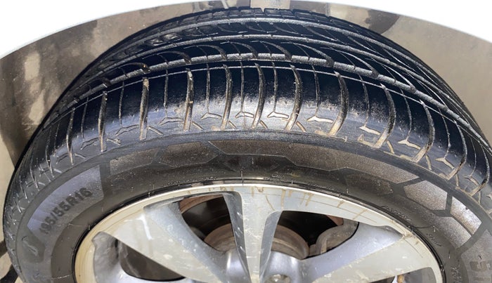 2017 Hyundai Elite i20 ASTA 1.4 CRDI (O), Diesel, Manual, 63,034 km, Right Front Tyre Tread