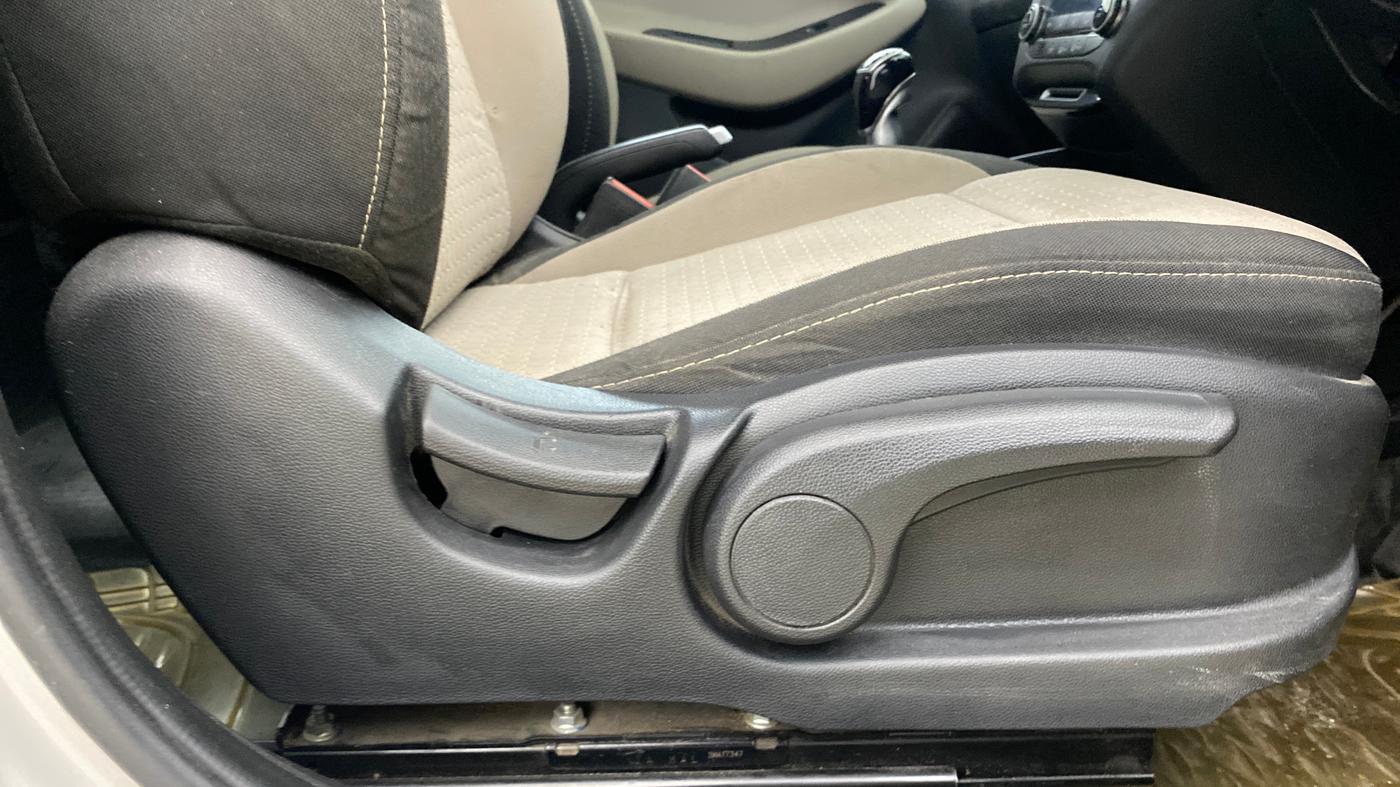 2017 Hyundai Elite i20 ASTA 1.4 CRDI (O), Diesel, Manual, 62,844 km, Driver Side Adjustment Panel