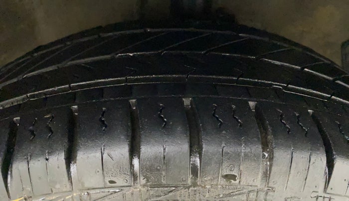 2011 Hyundai i20 MAGNA (O) 1.2, Petrol, Manual, 65,413 km, Right Front Tyre Tread