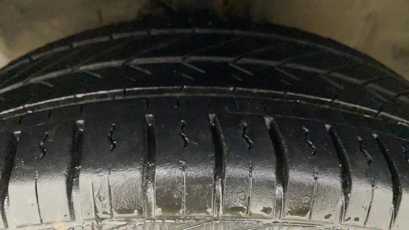 2011 Hyundai i20 MAGNA (O) 1.2, Petrol, Manual, 65,413 km, Left Front Tyre Tread