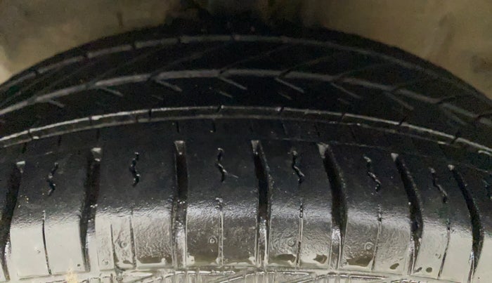 2011 Hyundai i20 MAGNA (O) 1.2, Petrol, Manual, 65,413 km, Left Front Tyre Tread