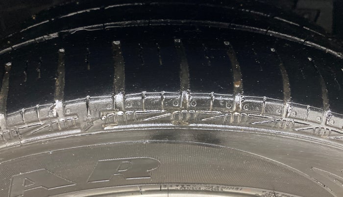 2014 Maruti Ertiga ZDI, Diesel, Manual, 77,782 km, Right Front Tyre Tread