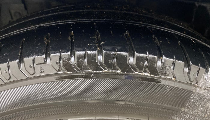 2014 Maruti Ertiga ZDI, Diesel, Manual, 77,782 km, Left Front Tyre Tread