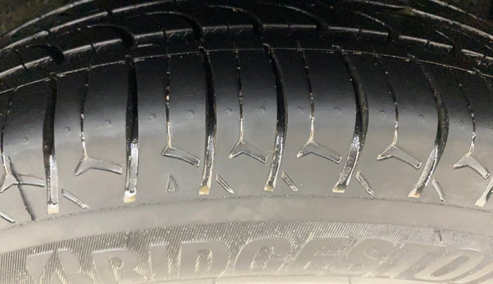 2015 Hyundai Xcent SX 1.2, Petrol, Manual, 34,161 km, Left Rear Tyre Tread