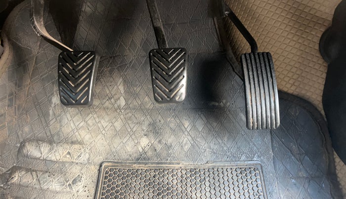 2018 Hyundai Eon ERA +, Petrol, Manual, 67,262 km, Pedals