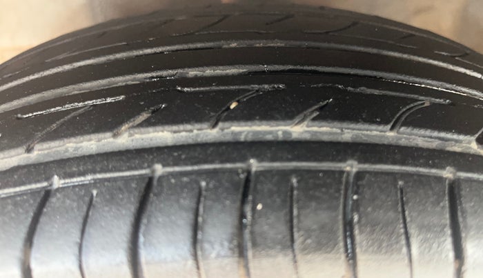 2018 Hyundai Eon ERA +, Petrol, Manual, 67,262 km, Left Front Tyre Tread