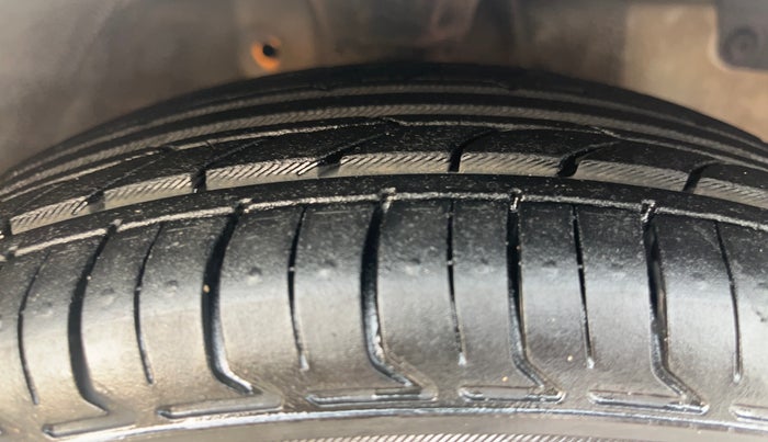 2018 Hyundai Eon ERA +, Petrol, Manual, 67,262 km, Right Front Tyre Tread