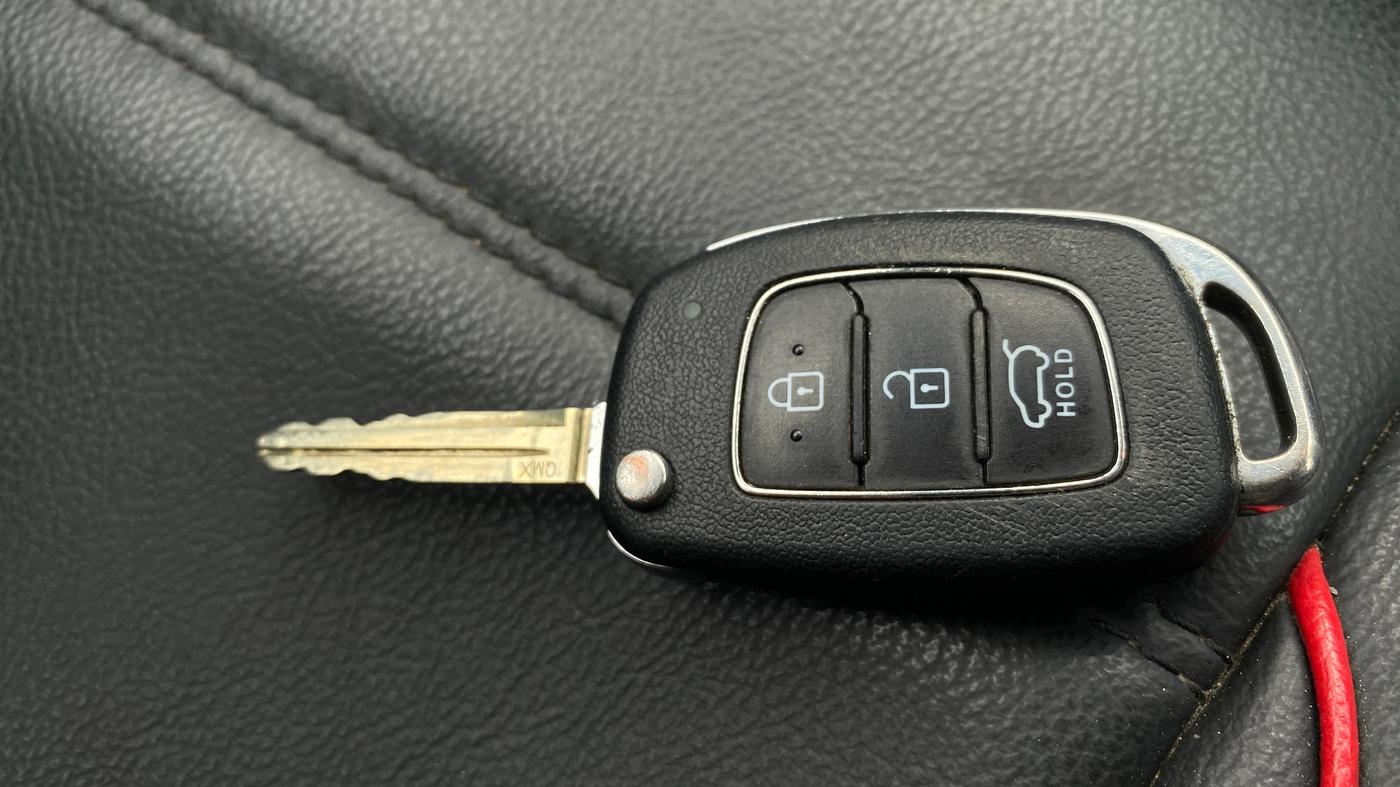 2020 Hyundai VENUE SX 1.0 TURBO IMT, Petrol, Manual, 35,326 km, Key Close Up