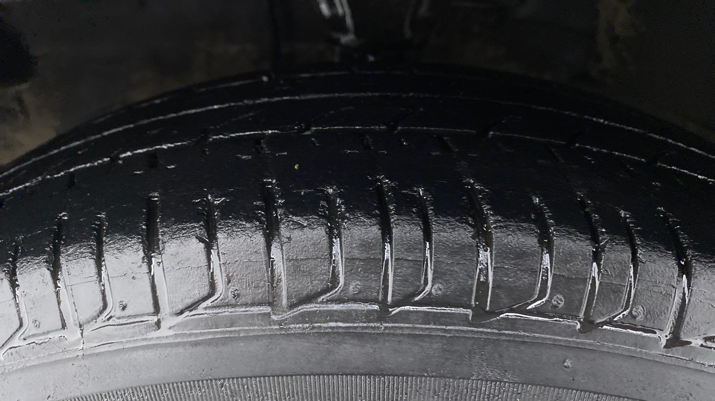 2013 Hyundai i10 MAGNA 1.1 IRDE2, Petrol, Manual, 29,963 km, Left Front Tyre Tread