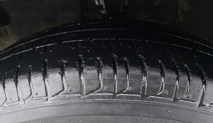 2013 Hyundai i10 MAGNA 1.1 IRDE2, Petrol, Manual, 29,963 km, Left Front Tyre Tread