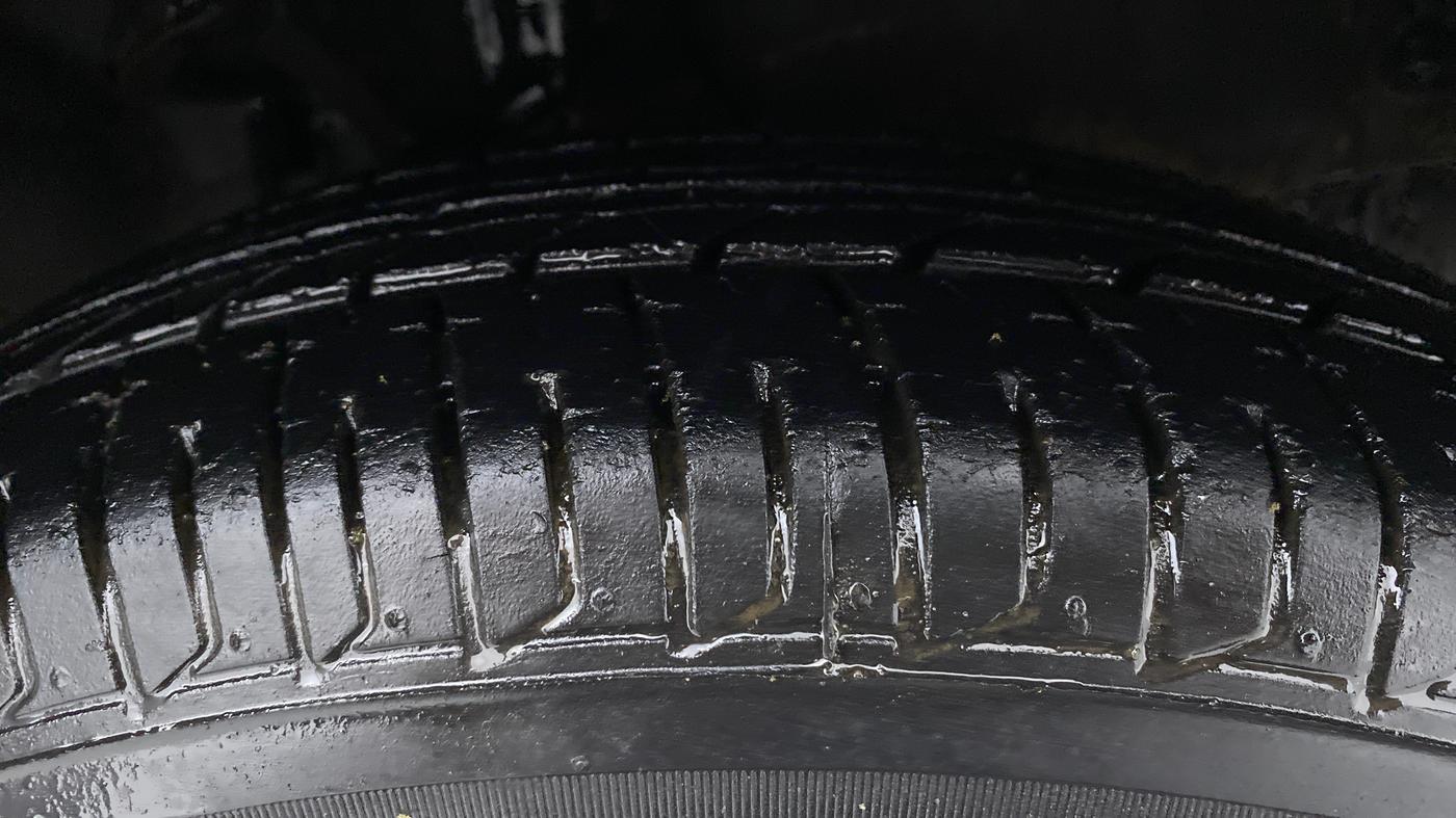 2013 Hyundai i10 MAGNA 1.1 IRDE2, Petrol, Manual, 29,963 km, Right Front Tyre Tread