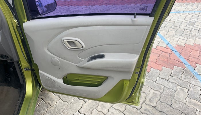 2016 Datsun Redi Go S, Petrol, Manual, 95,733 km, Driver Side Door Panels Control