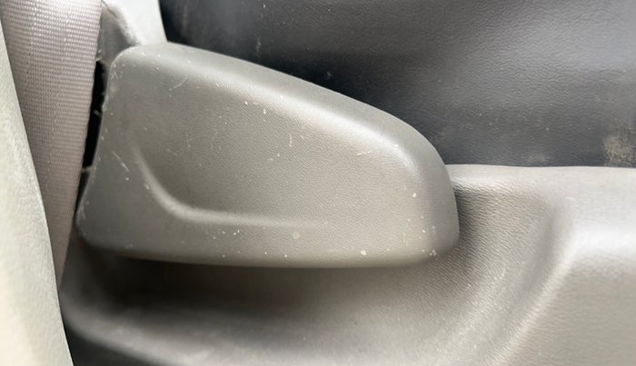 2016 Datsun Redi Go S, Petrol, Manual, 95,733 km, Driver Side Adjustment Panel