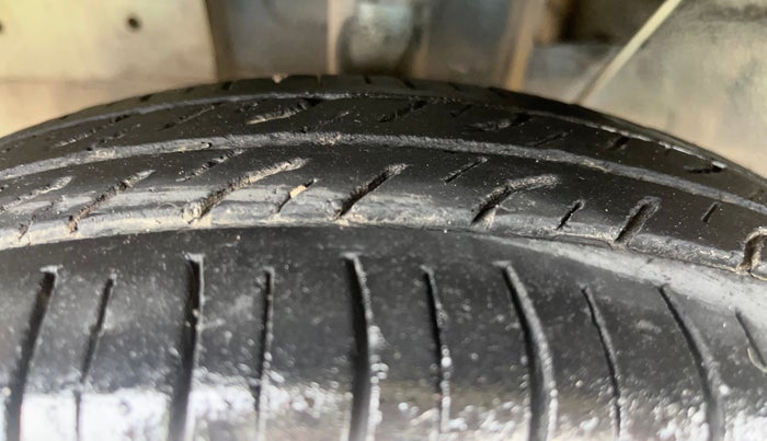 2016 Datsun Redi Go S, Petrol, Manual, 95,733 km, Left Front Tyre Tread