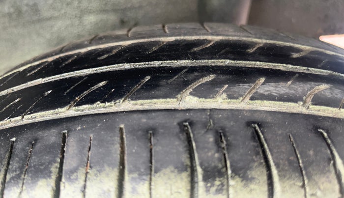 2016 Datsun Redi Go S, Petrol, Manual, 95,733 km, Left Rear Tyre Tread
