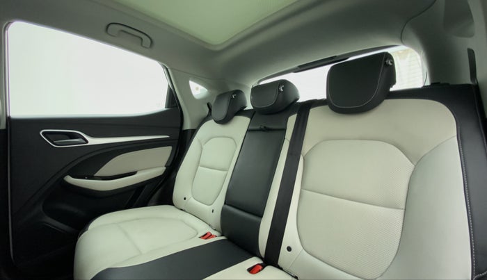 2022 MG ASTOR SHARP 1.5MT, Petrol, Manual, 8,604 km, Right Side Rear Door Cabin