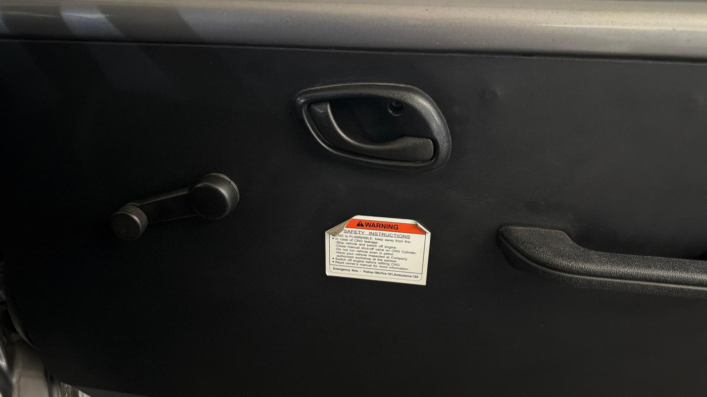 2023 Maruti Eeco 5 STR AC CNG, CNG, Manual, 62,174 km, Driver Side Door Panels Control