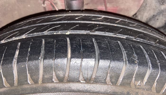 2018 Hyundai Elite i20 MAGNA EXECUTIVE CVT, CNG, Automatic, 89,903 km, Right Front Tyre Tread