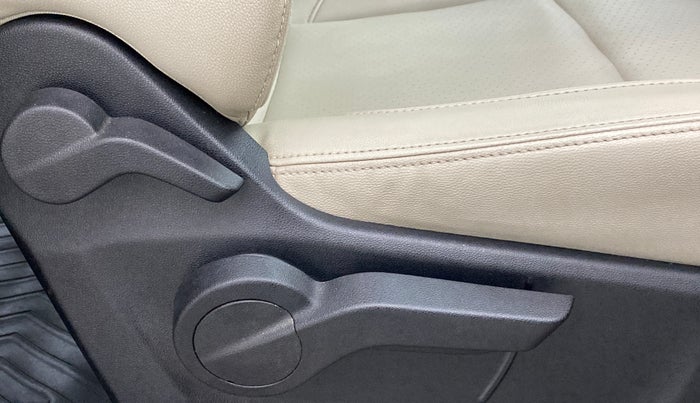 2018 Mahindra MARAZZO M8 7 STR, Diesel, Manual, 63,509 km, Driver Side Adjustment Panel