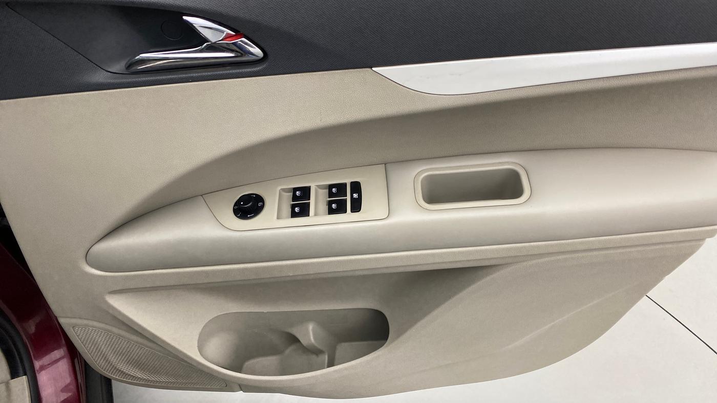2018 Mahindra MARAZZO M8 7 STR, Diesel, Manual, 63,509 km, Driver Side Door Panels Control