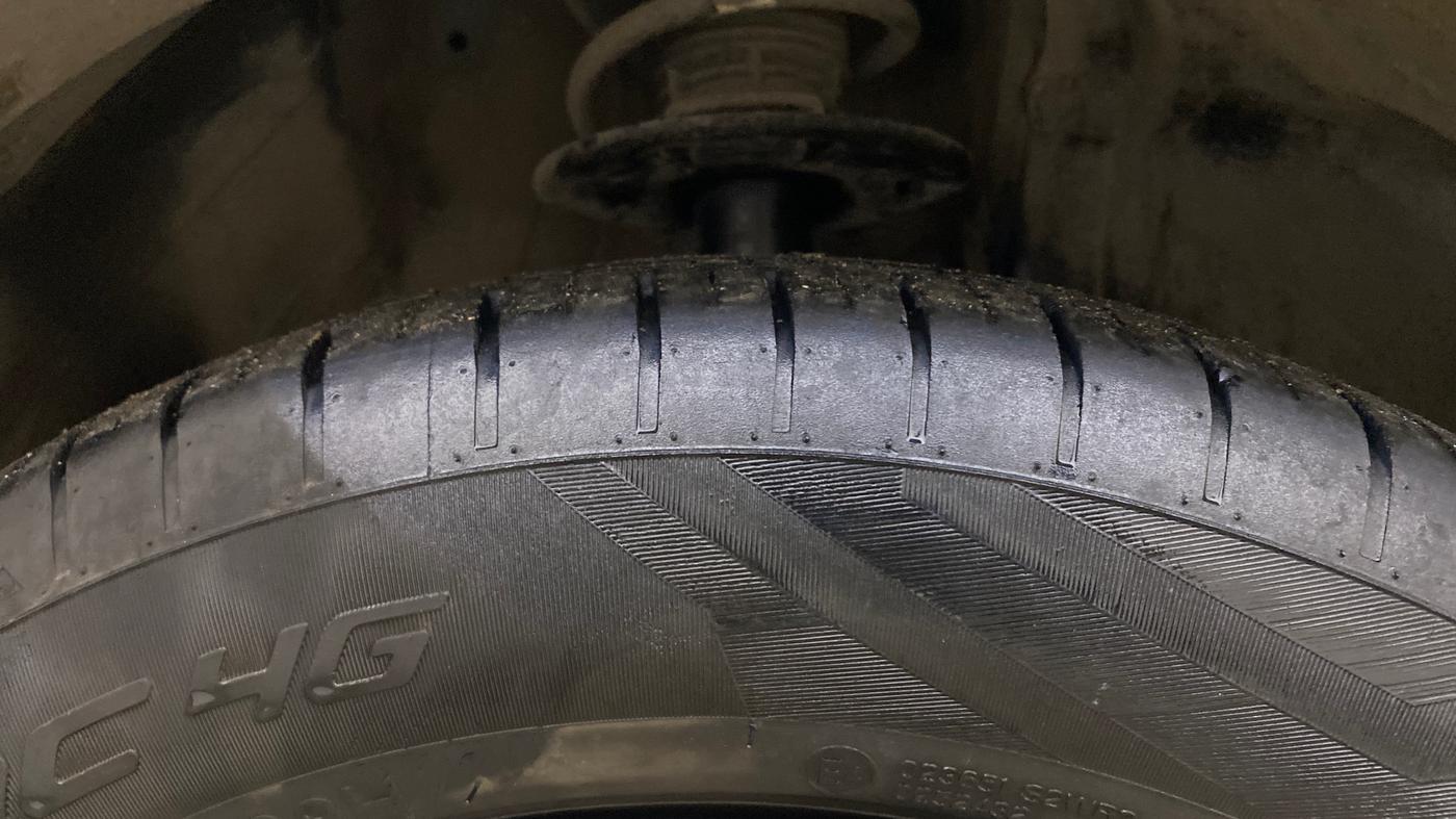 2023 Maruti Baleno DELTA 1.2 AGS, Petrol, Automatic, 43,085 km, Right Front Tyre Tread