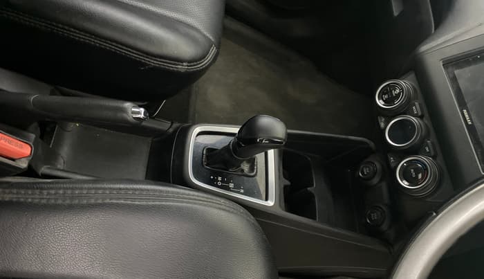 2018 Maruti Swift ZXI AMT, CNG, Automatic, 1,17,441 km, Gear Lever