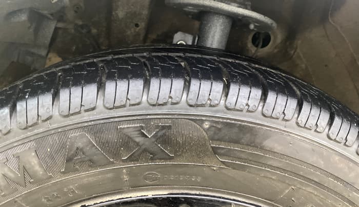 2018 Maruti Swift ZXI AMT, CNG, Automatic, 1,17,441 km, Left Front Tyre Tread