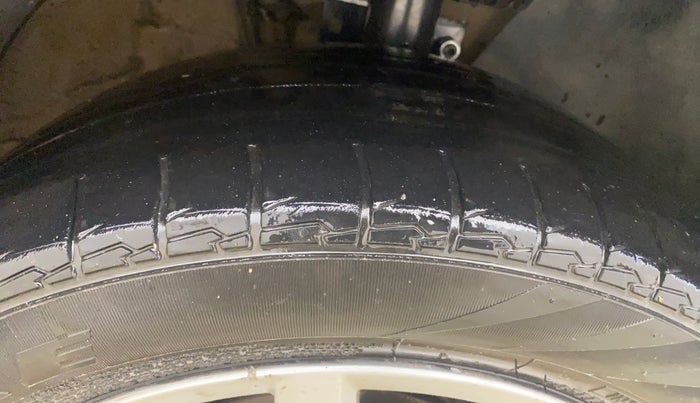 2017 Volkswagen Ameo HIGHLINE1.2L, Petrol, Manual, 71,770 km, Right Front Tyre Tread