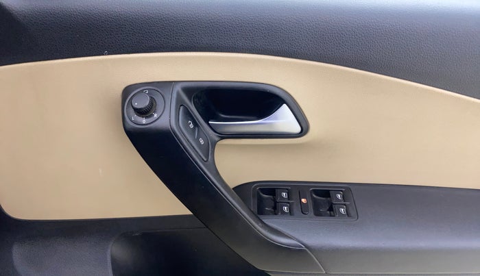 2017 Volkswagen Ameo HIGHLINE1.2L, Petrol, Manual, 71,770 km, Driver Side Door Panels Control