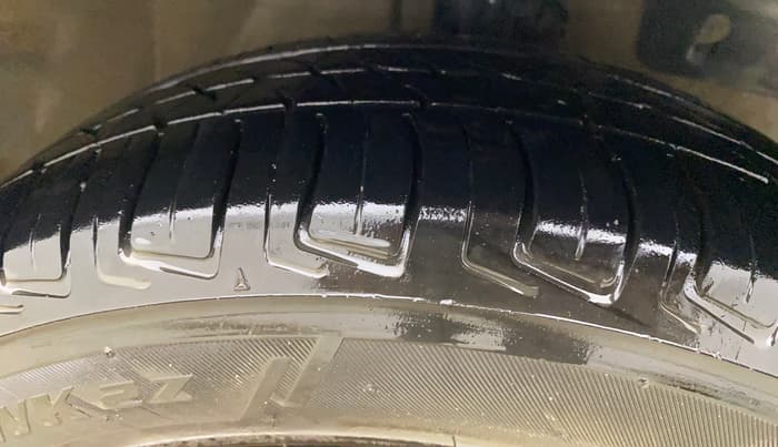 2017 Honda Amaze 1.2L I-VTEC S OPT, Petrol, Manual, 1,37,940 km, Right Front Tyre Tread
