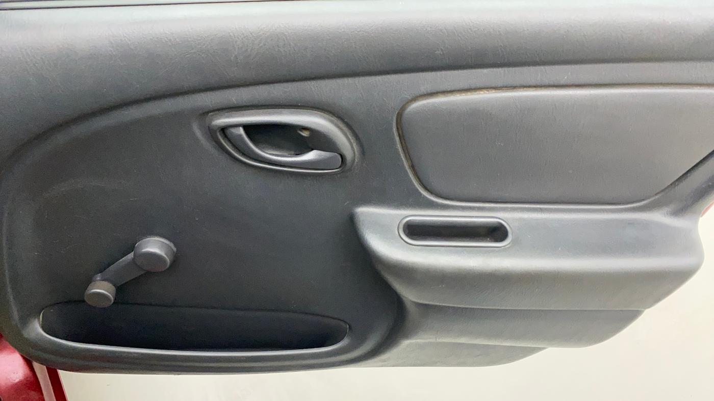 2011 Maruti Alto LXI, Petrol, Manual, 59,539 km, Driver Side Door Panels Control