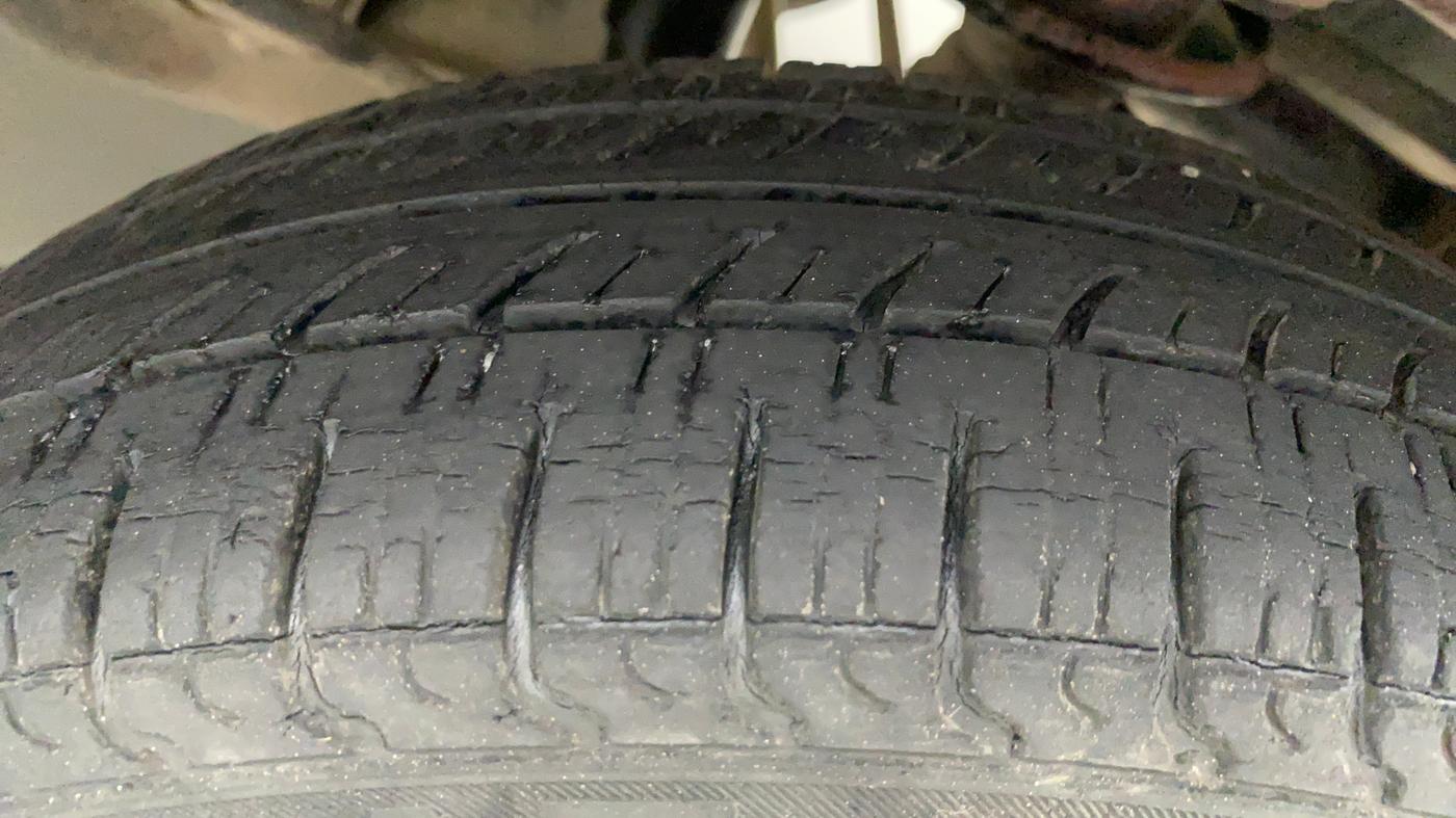 2011 Maruti Alto LXI, Petrol, Manual, 59,539 km, Left Rear Tyre Tread
