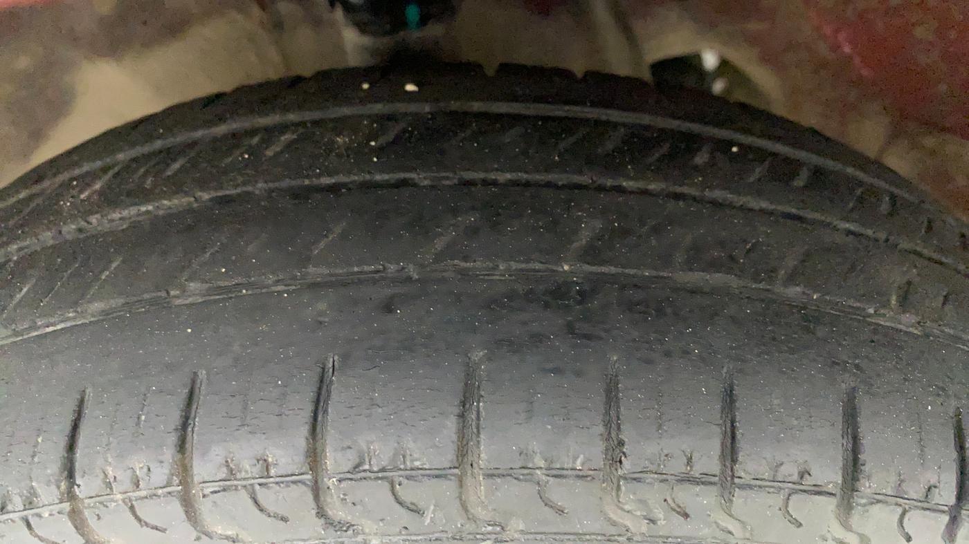 2011 Maruti Alto LXI, Petrol, Manual, 59,539 km, Left Front Tyre Tread