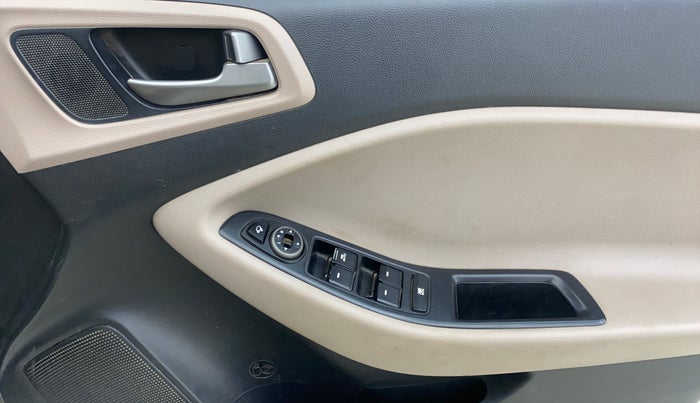 2018 Hyundai Elite i20 ASTA 1.2 (O), Petrol, Manual, 1,05,353 km, Driver Side Door Panels Control