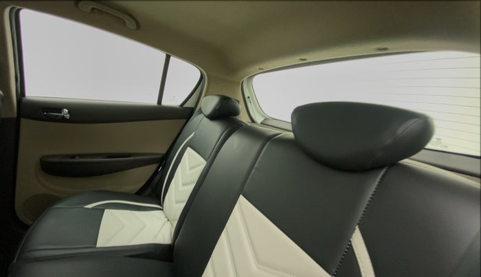 2011 Hyundai i20 SPORTZ (O) 1.2, Petrol, Manual, 43,824 km, Right Side Rear Door Cabin