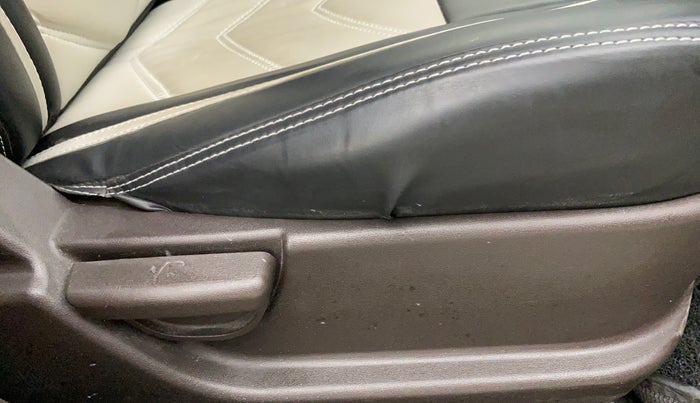 2011 Hyundai i20 SPORTZ (O) 1.2, Petrol, Manual, 43,824 km, Driver Side Adjustment Panel